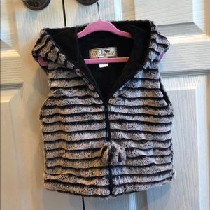 Widgeon faux fur vest in size 3T